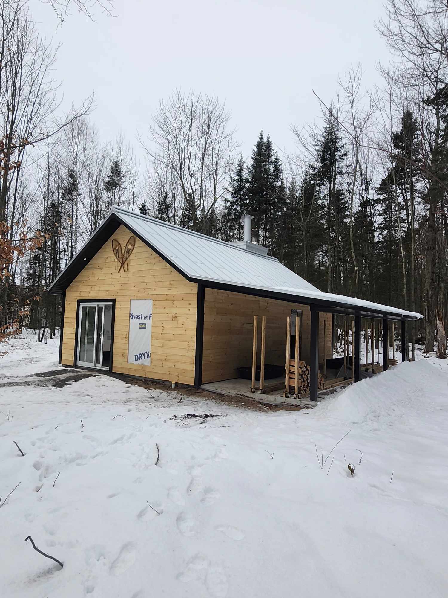 Installation de toiture en tôle à la canadienne dans lanaudiere - Toiture Lormay