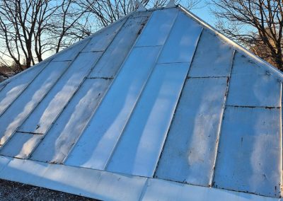 Service d'installation de toiture en tôle pincé dans la région de Lanaudière - Toiture Lormay